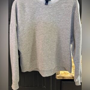 Gray Crewneck Sweatshirt Sz med soft and comfy